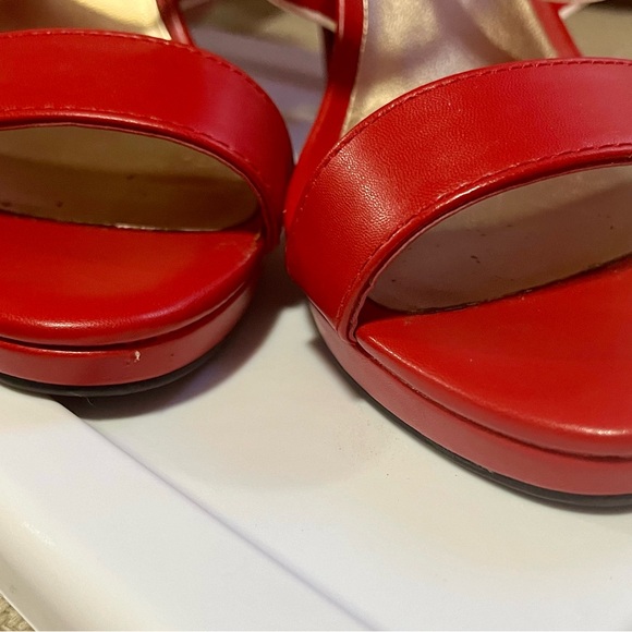 Guess sandals 8.5 red high heels - Picture 3 of 5